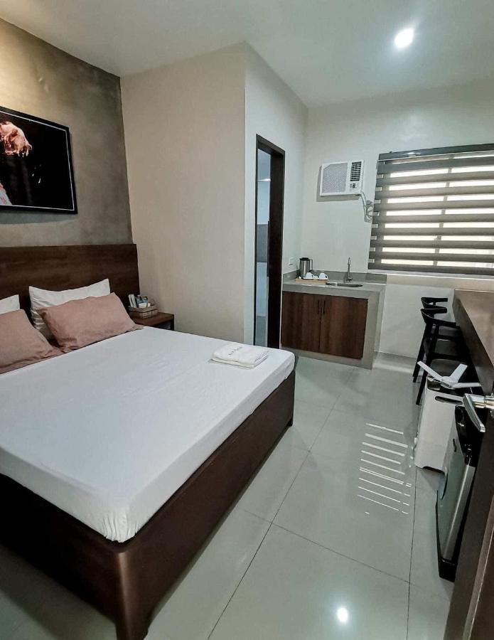 A&E Apartelle Bacolod Exterior photo