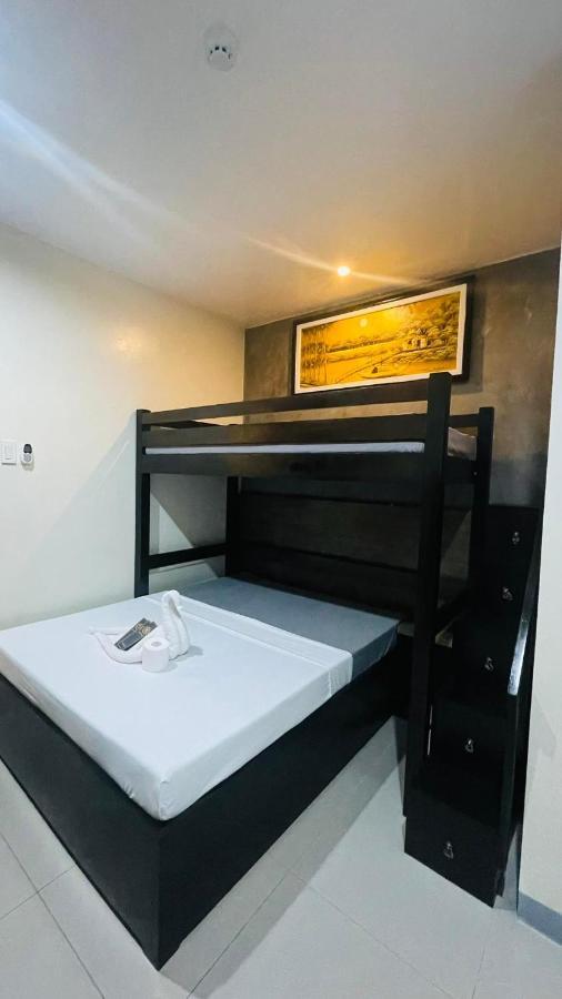 A&E Apartelle Bacolod Exterior photo